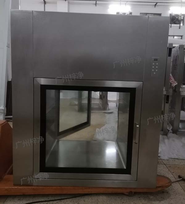 全不锈钢传递窗为砂光或镜光不锈钢,内胆为不锈钢